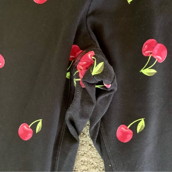 VS Victorias Secret PINK ULTIMATE High Waisted Leggings Pattern Cherry 🍒 - Picture 5 of 8